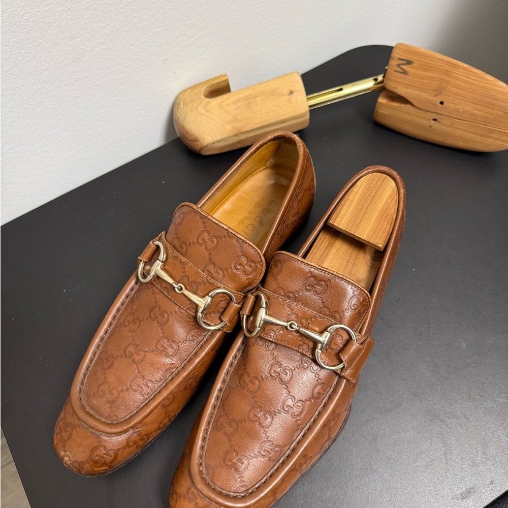 Gucci Tan Leather Loafers with Gold Accent - Picture 4 of 5